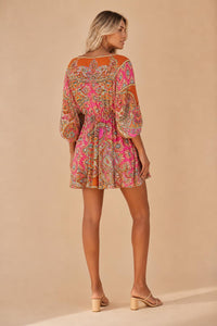 Vestido Corto Paisley Rosa - Invitada Chic Casual